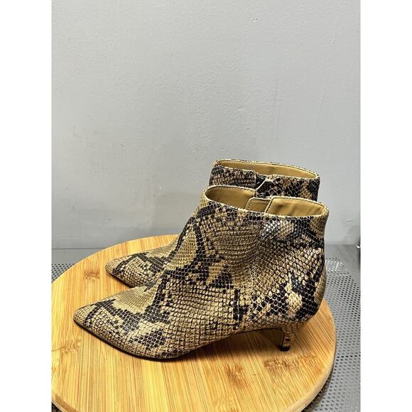 Isaac Mizrahi Highline United Booties Womens size 7.5 Kelcee snakeskin side zip - Picture 2 of 10